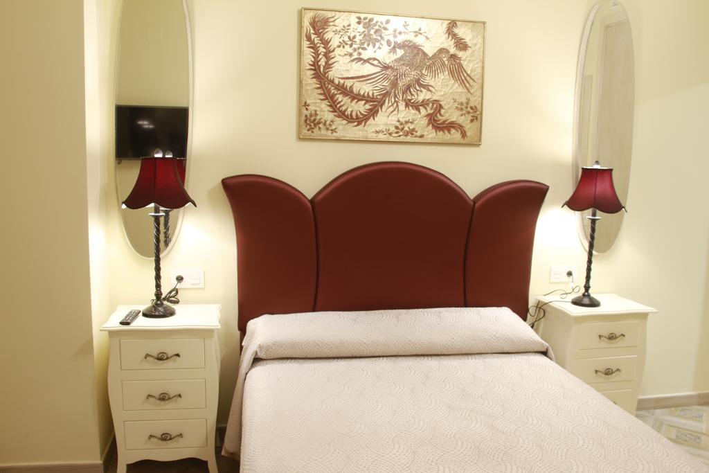 Hostal Flor De Lis- Lojo 호텔 콘일데라프론테라 외부 사진