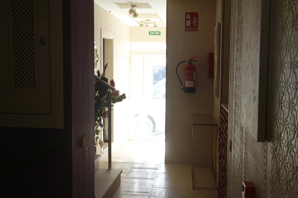 Hostal Flor De Lis- Lojo 호텔 콘일데라프론테라 외부 사진